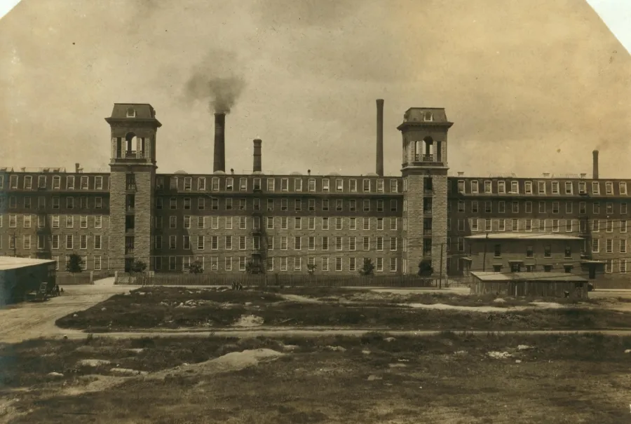A 1916 photo of the Merchants Mill in Fall River